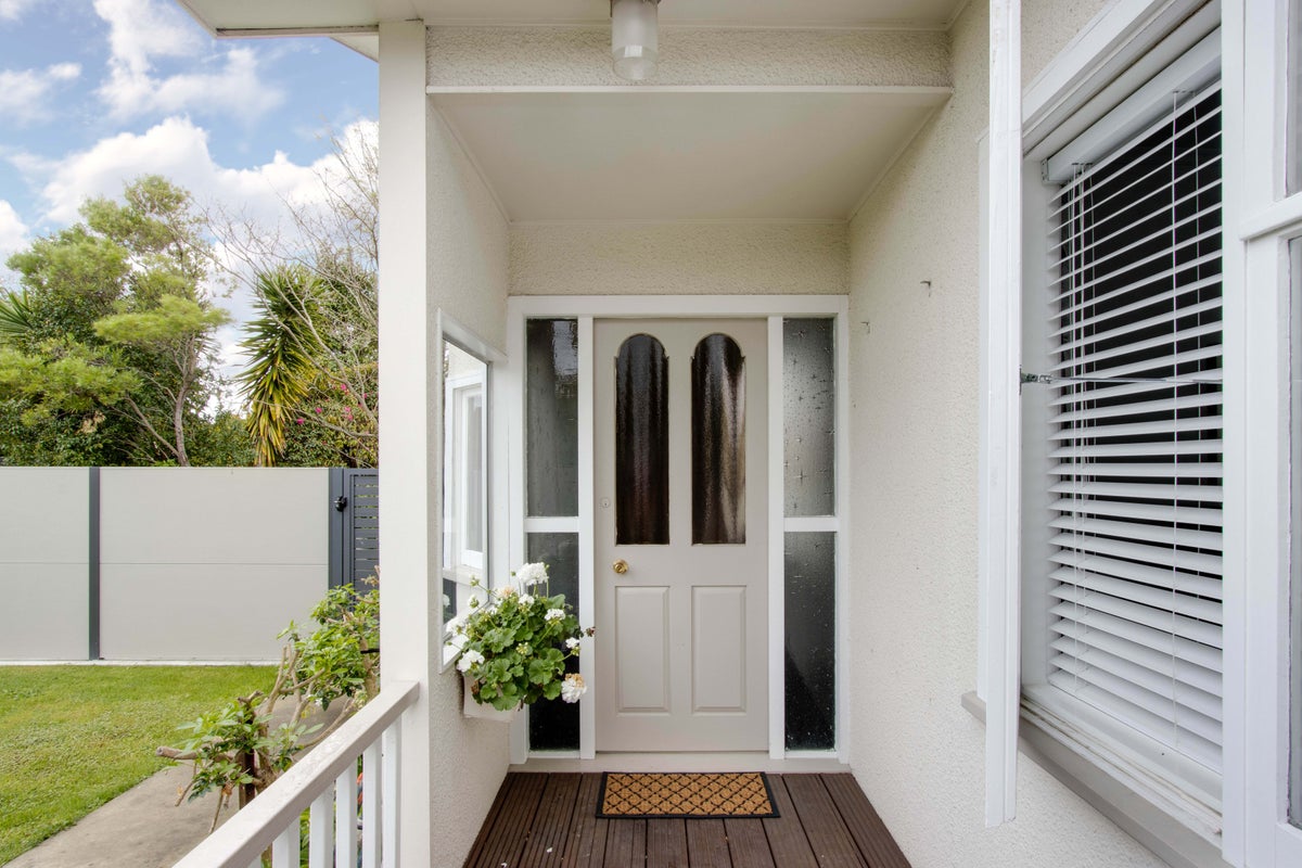504 Grove RD, Mayfair, Haumoana - Carousel 2