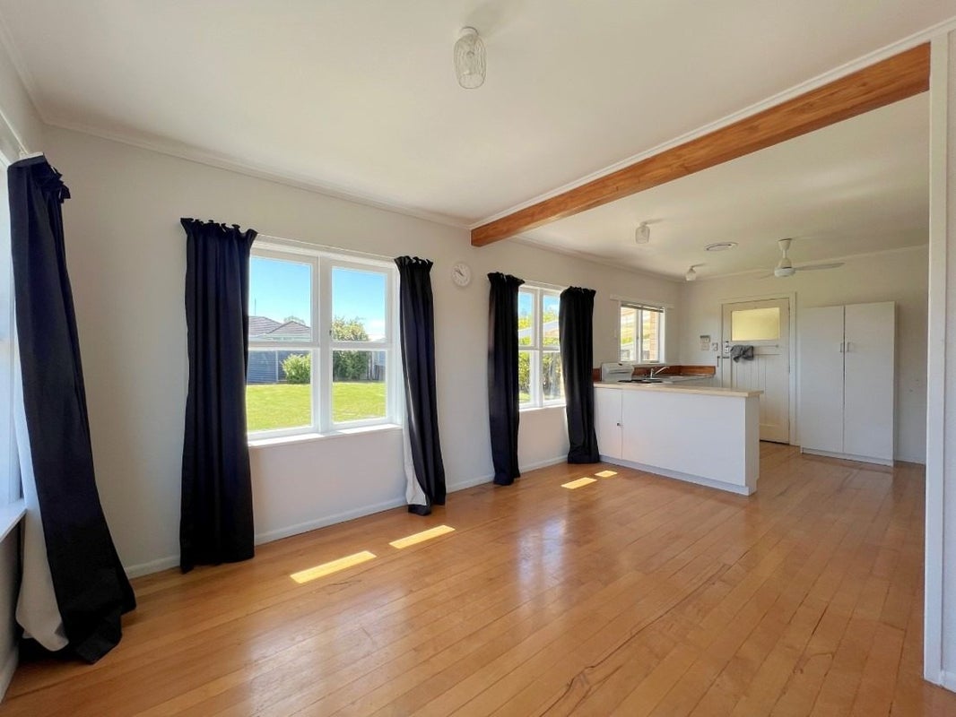 1120 Heaphy Terrace, Fairfield, Hamilton - Carousel 2