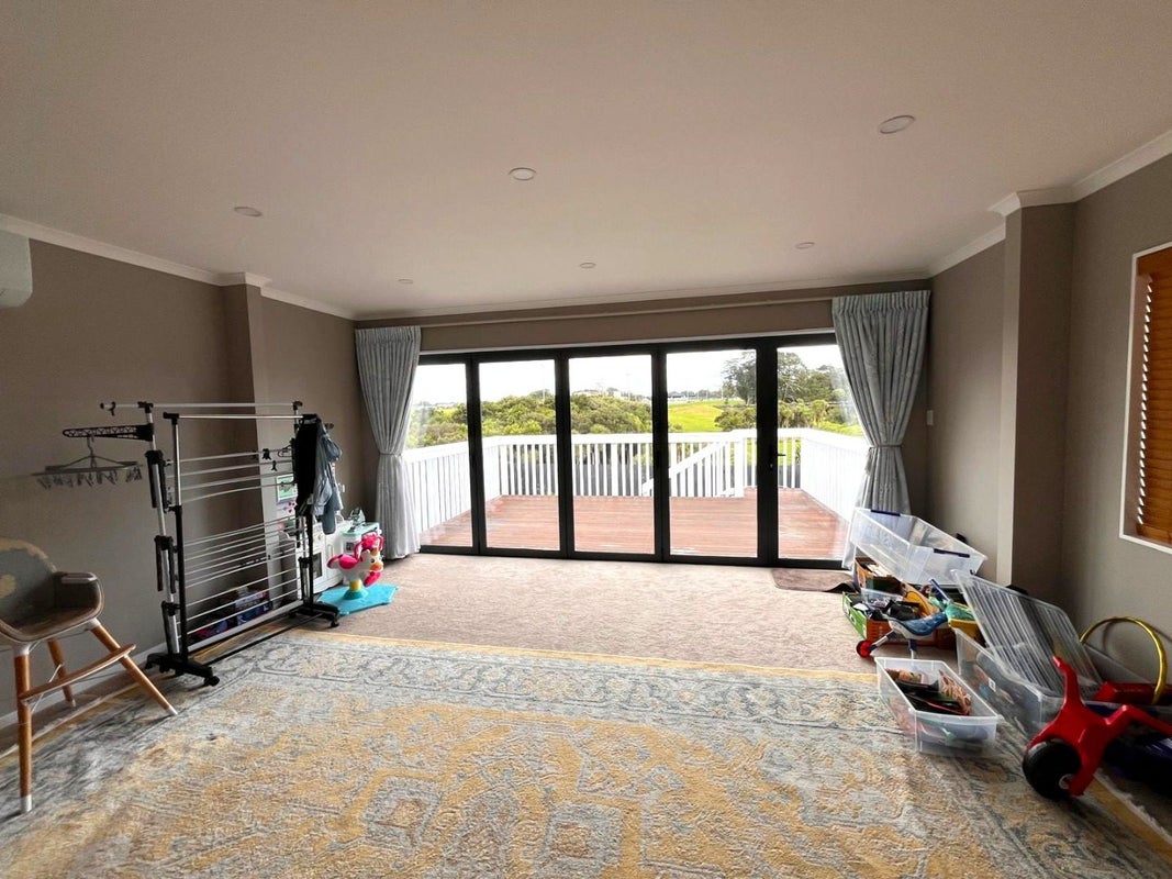 58 De Quincey Terrace, Highland Park, Auckland - Carousel 2