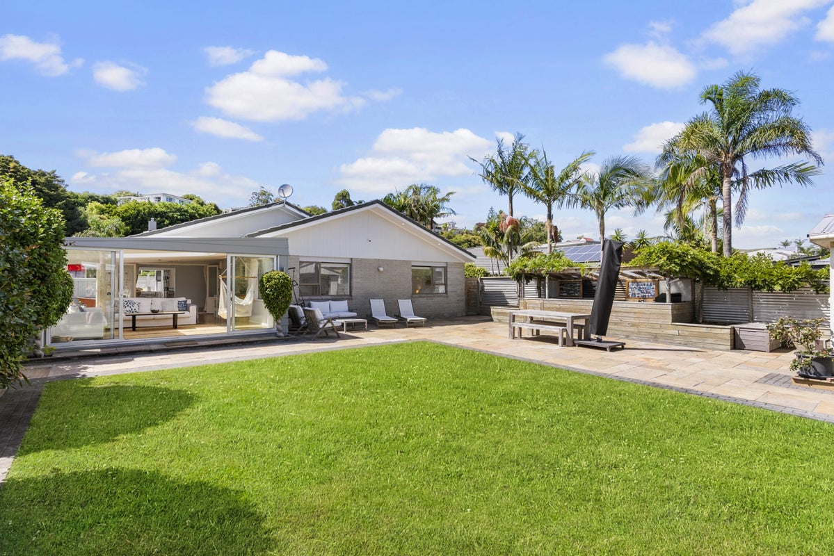 35 The Circle, Manly, Whangaparaoa - Carousel 1