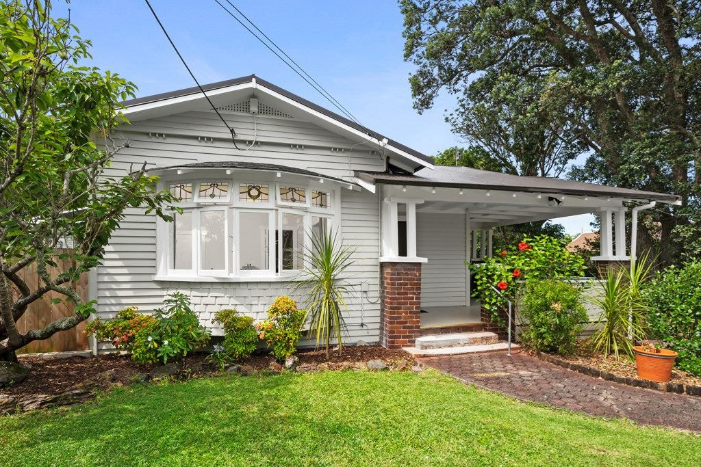 10 Bridge View Road, Birkenhead, Auckland - Carousel 1