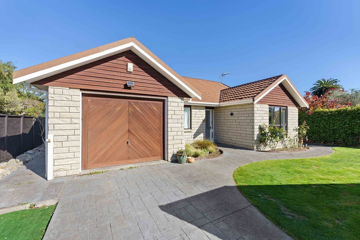 37 Rosebank Grove, Waikanae, Waikanae - Carousel 1