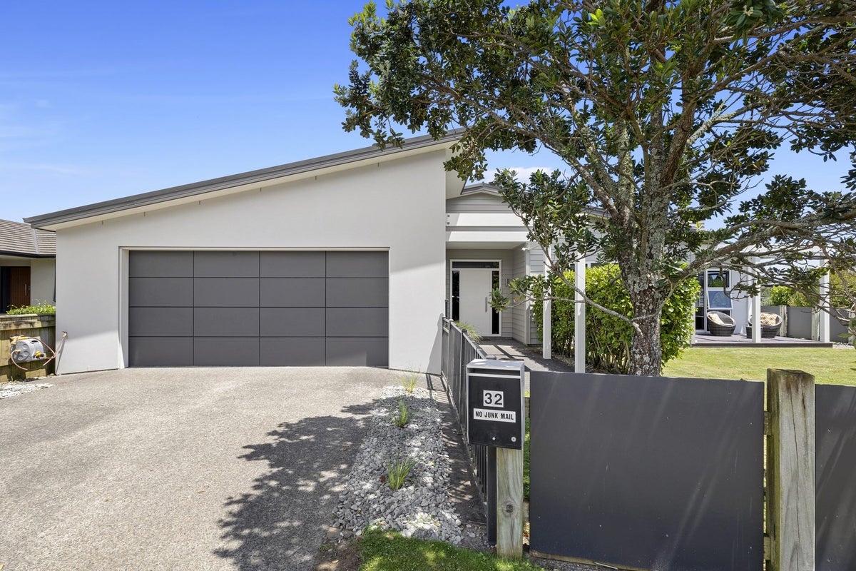 32 Redwood Crescent, Hurdon, New Plymouth - Carousel 2