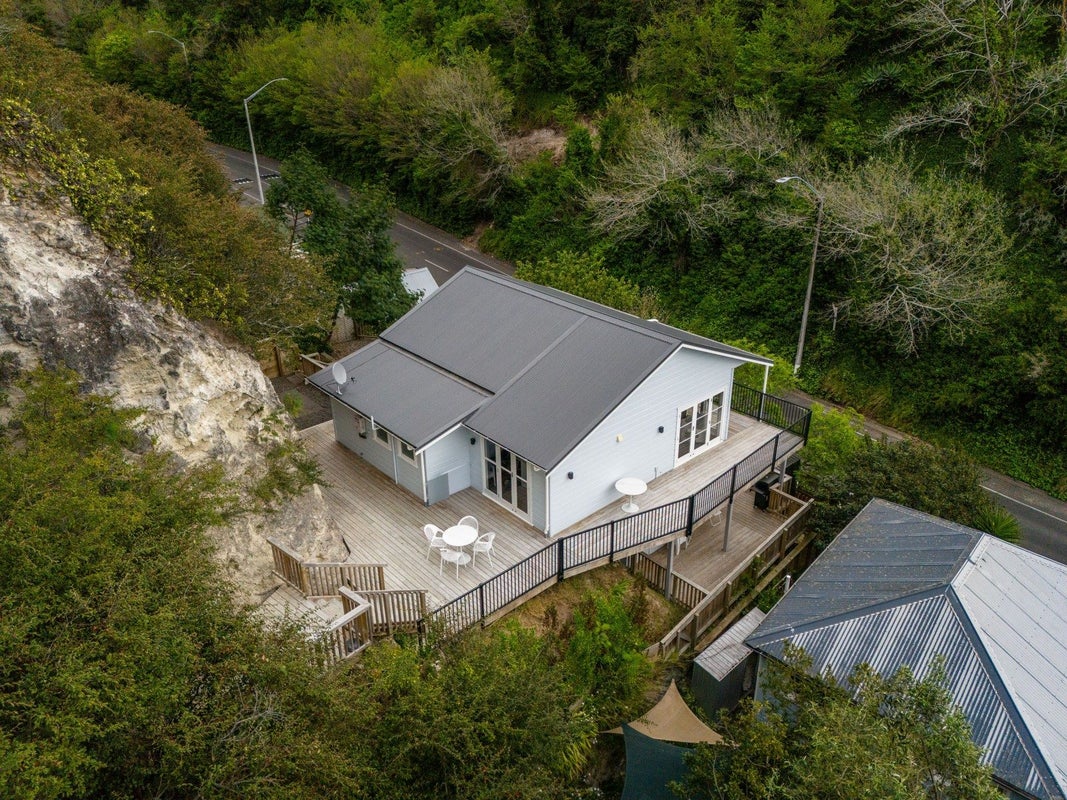 157 Shakespeare Road, Bluff Hill, Napier - Carousel 24