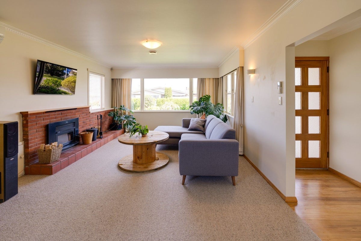 7 Kent Terrace, Taradale, Napier - Carousel 2