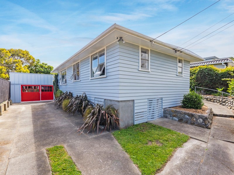16 Kaka Road, Raumati Beach, Paraparaumu - Carousel 1