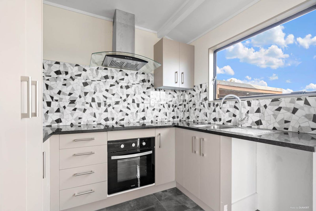 1/18 Templeton Place, Clendon Park, Auckland - Carousel 2