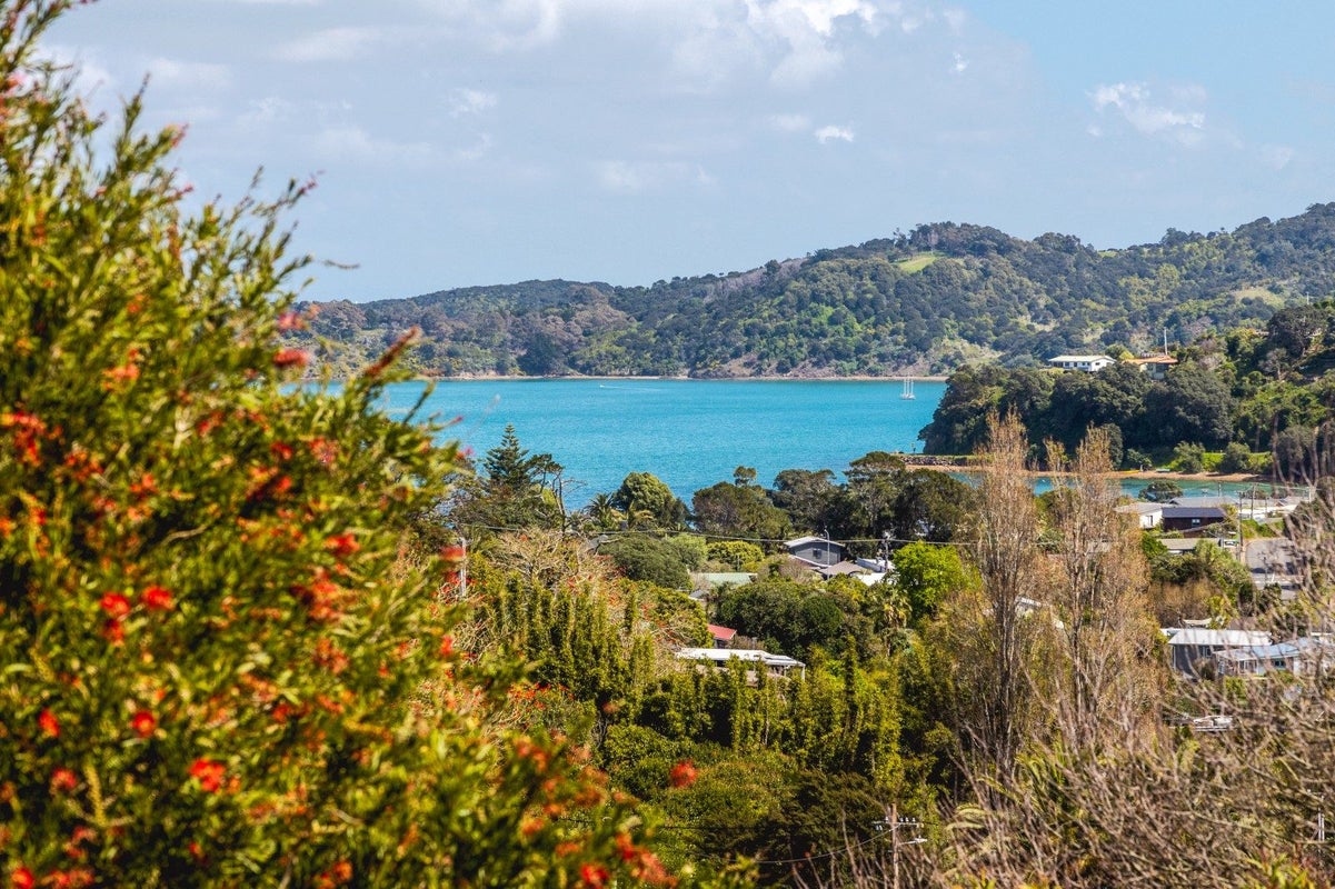 31 Wellington Road, Surfdale, Waiheke Island - Carousel 1