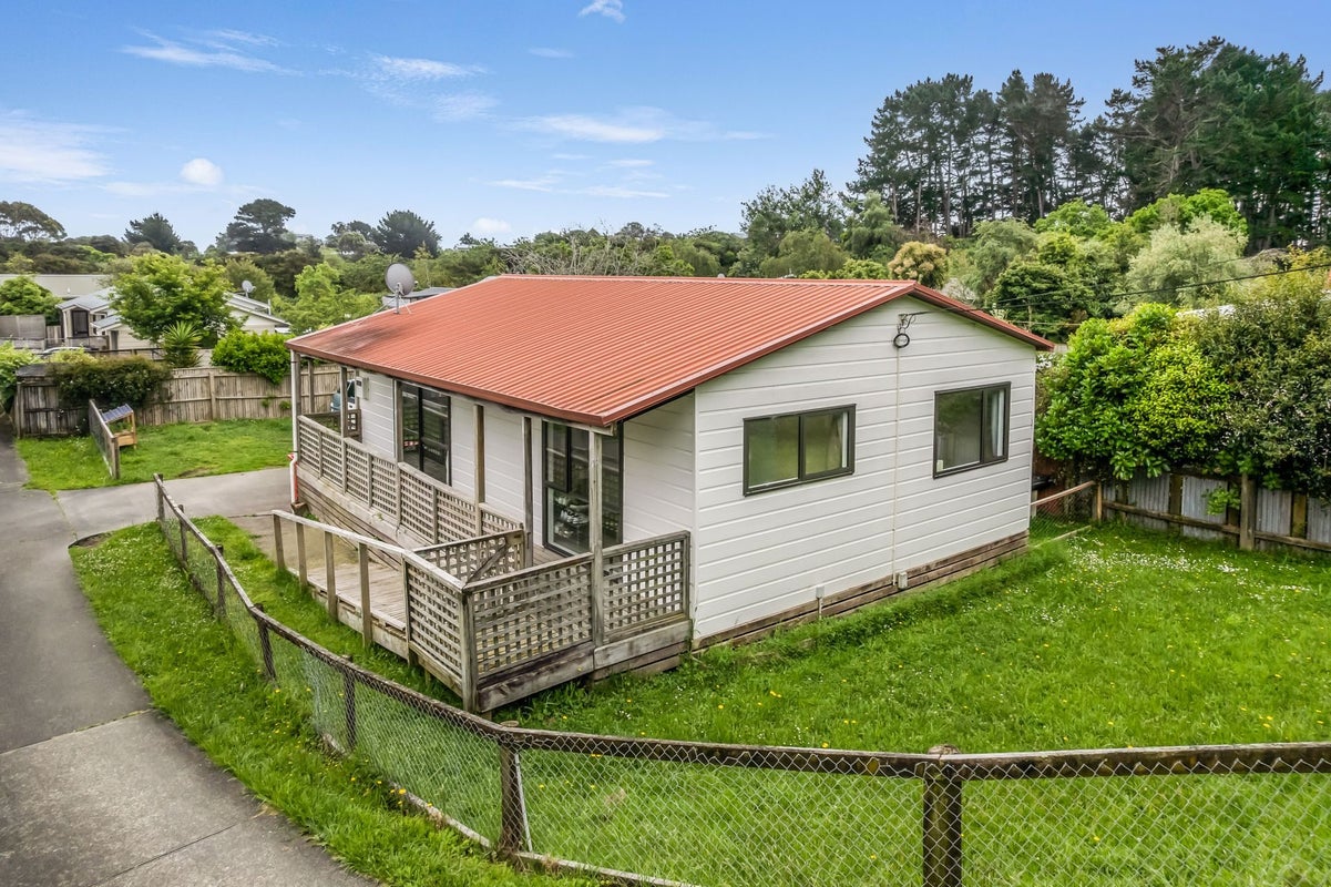 49 Leinster Avenue, Raumati South, Paraparaumu - Carousel 1