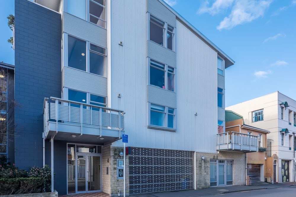 8/4 Frederick Street, Te Aro, Wellington - Carousel 1