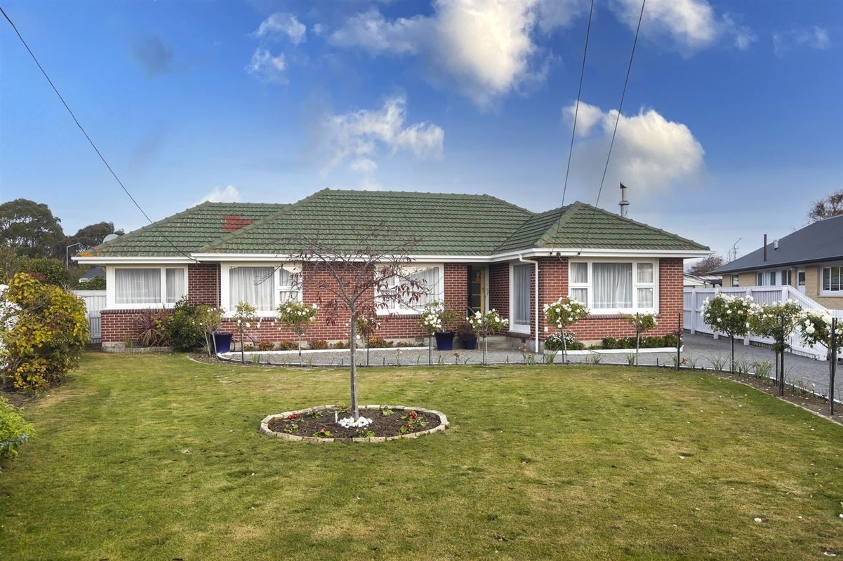 8 Wildwood Avenue, Wainoni, Christchurch - Carousel 2