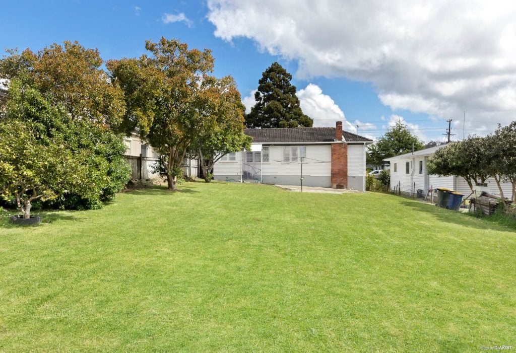 13 Netherlands Avenue, Kelston, Auckland - Carousel 10