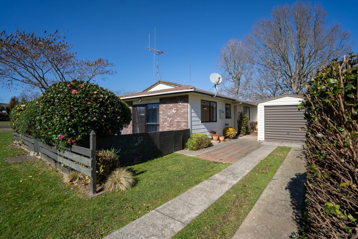 62 Moore Street, Leamington, Cambridge - Carousel 1