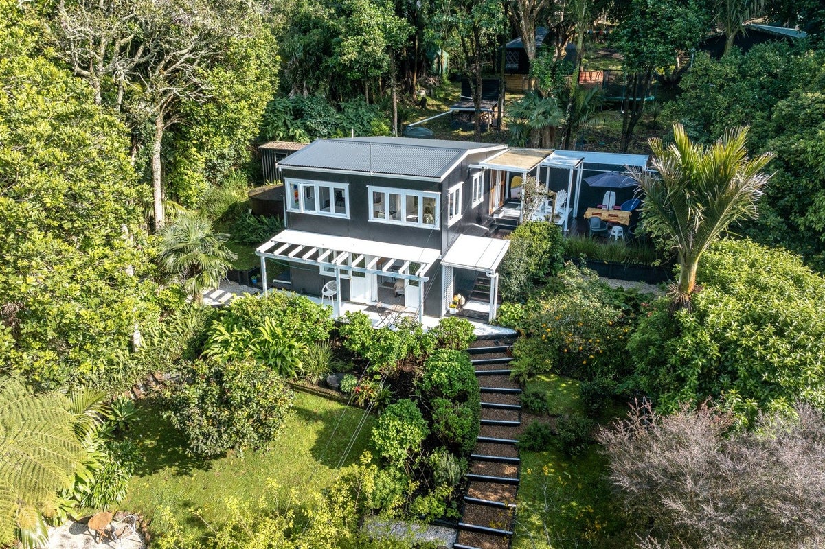 3 Te Toki Road, Ostend, Waiheke Island - Carousel 1