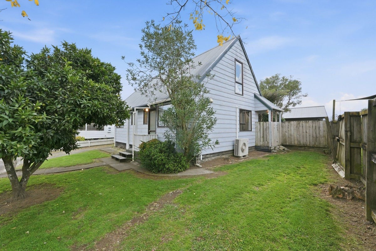 11 Lickfold Lane, Pukete, Hamilton - Carousel 1