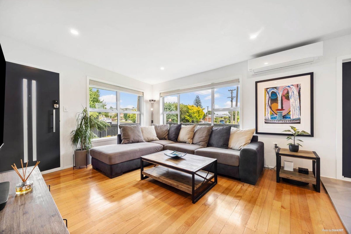50 Lynmore Drive, Hillpark, Auckland - Carousel 2