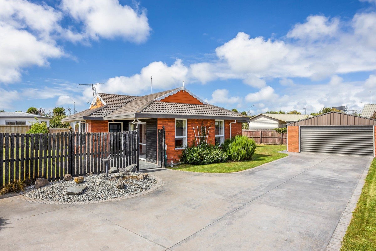 11B Mulberry Place, Redwood, Christchurch - Carousel 1