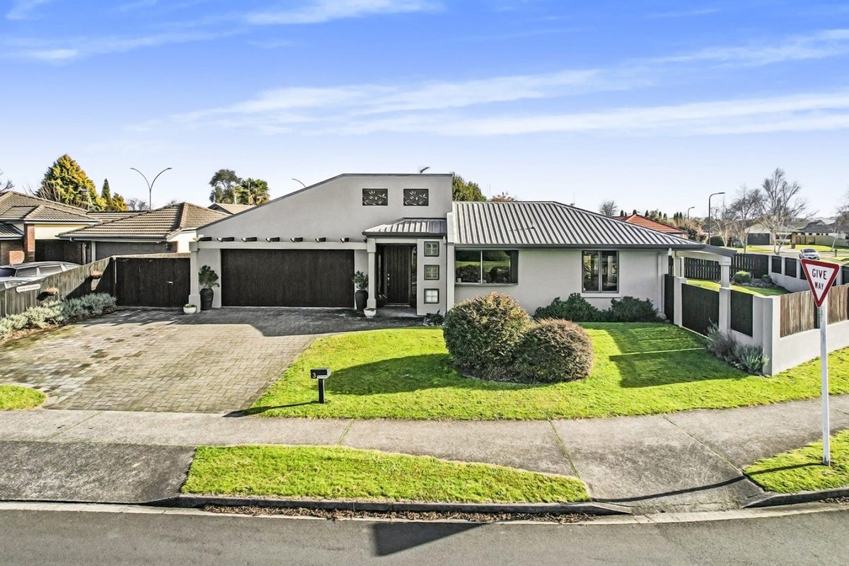 3 Alconbury Drive, Rototuna North, Hamilton - Carousel 1