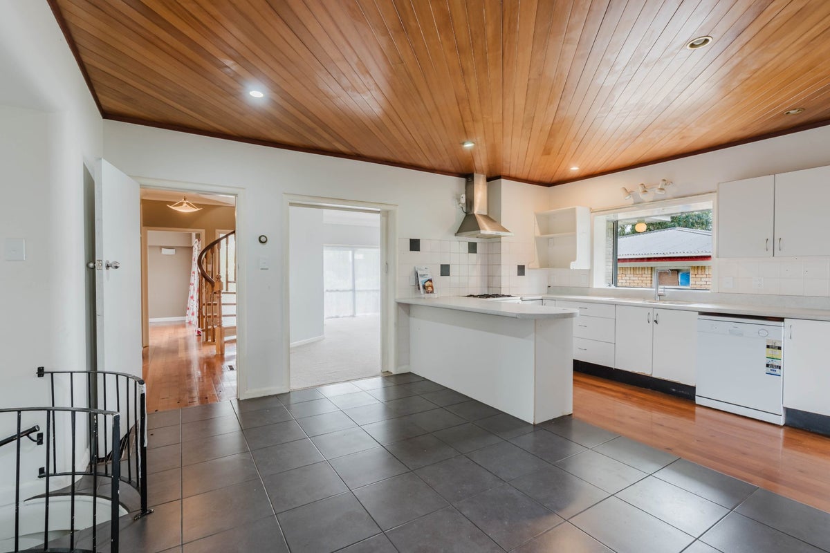 123 Mahoe Street, Melville, Hamilton, Waikato - Carousel 1