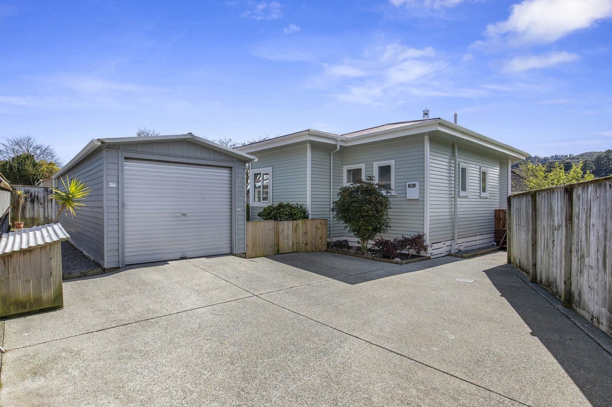 14C Sharpe Crescent, Wainuiomata, Lower Hutt - Carousel 1