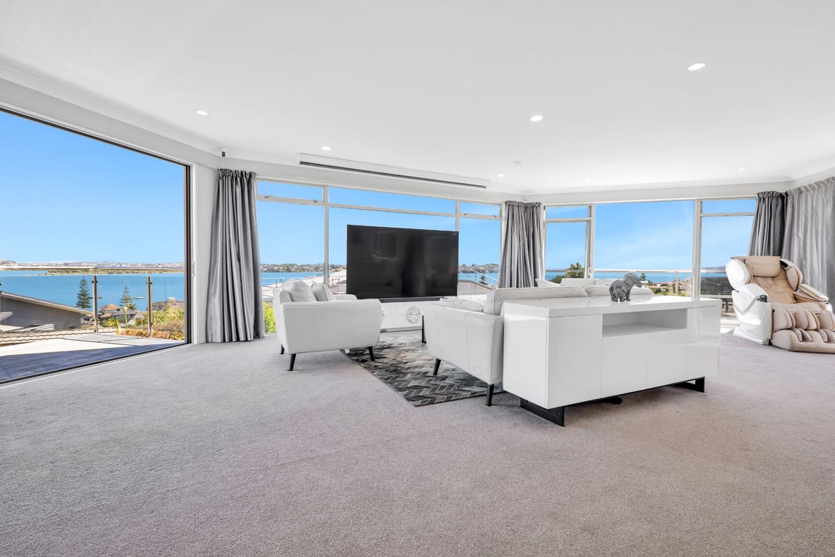 47 Waller Avenue, Bucklands Beach, Auckland - Carousel 1