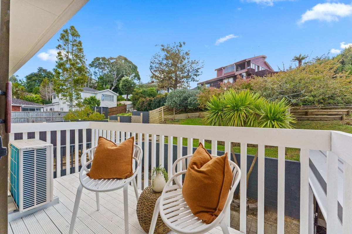 2/3 Ondine Place, Glenfield, Auckland - Carousel 1
