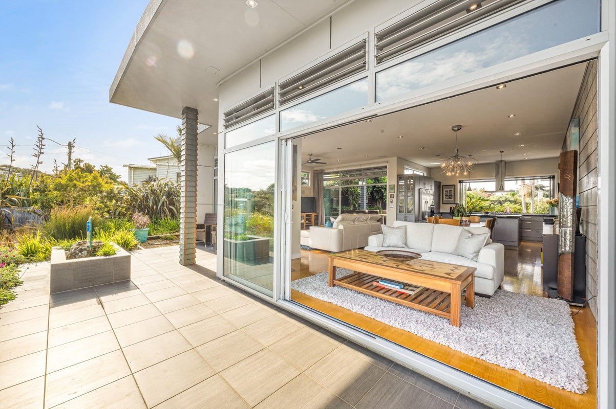 5 Mako Street, Oneroa, Waiheke Island - Carousel 2