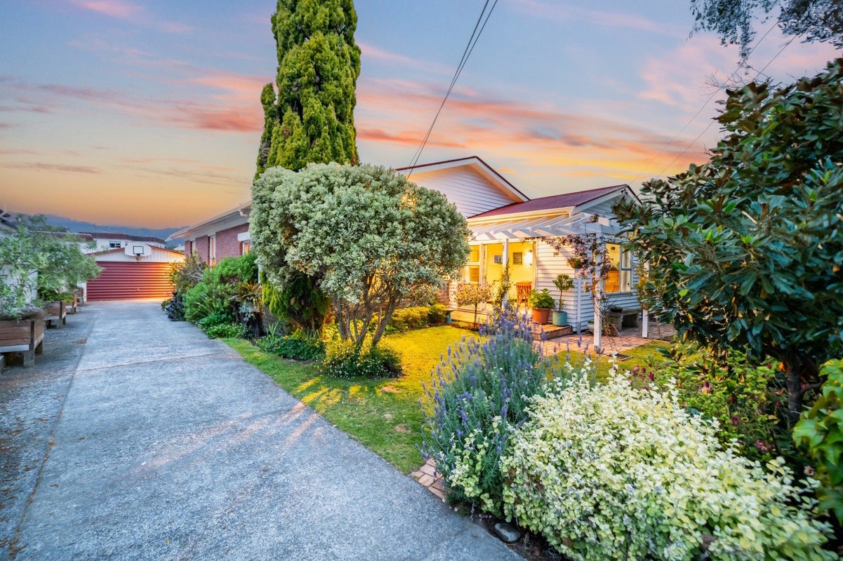 23 Charleston Avenue, Boulcott, Lower Hutt - Carousel 1