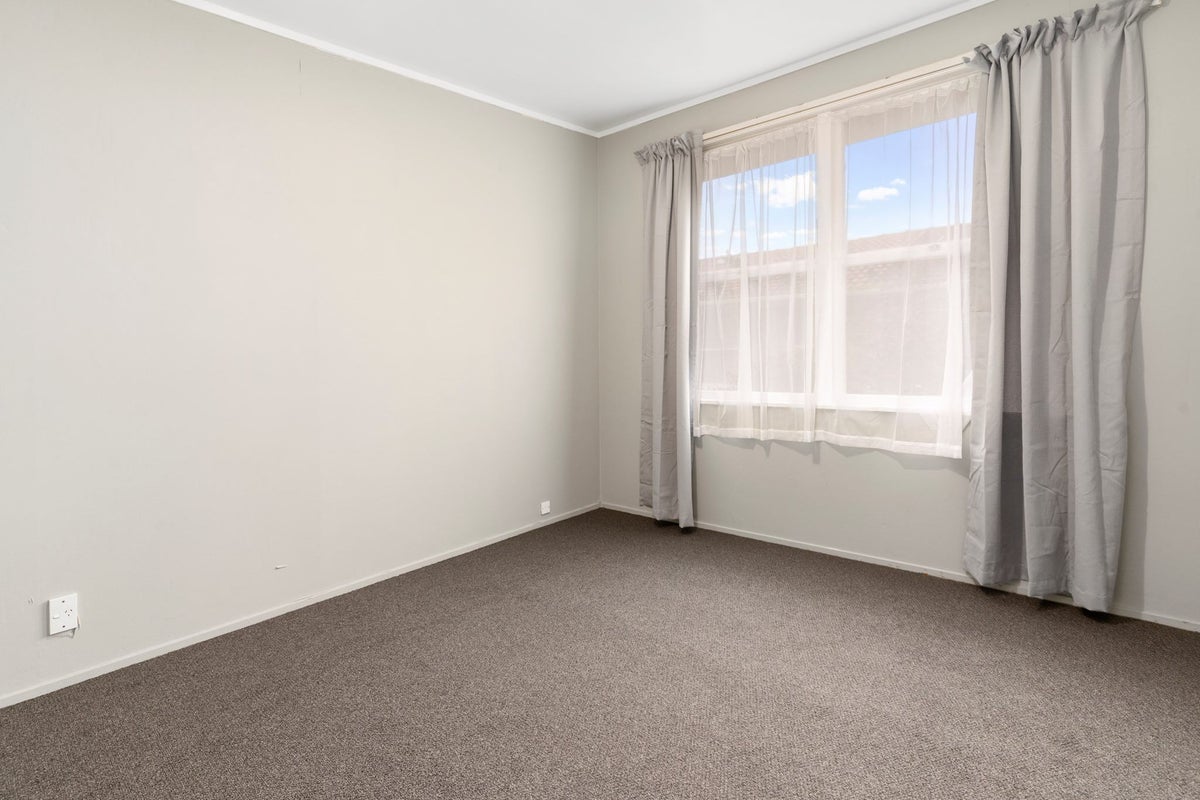 1/135 Titirangi Road, New Lynn, Auckland - Carousel 2