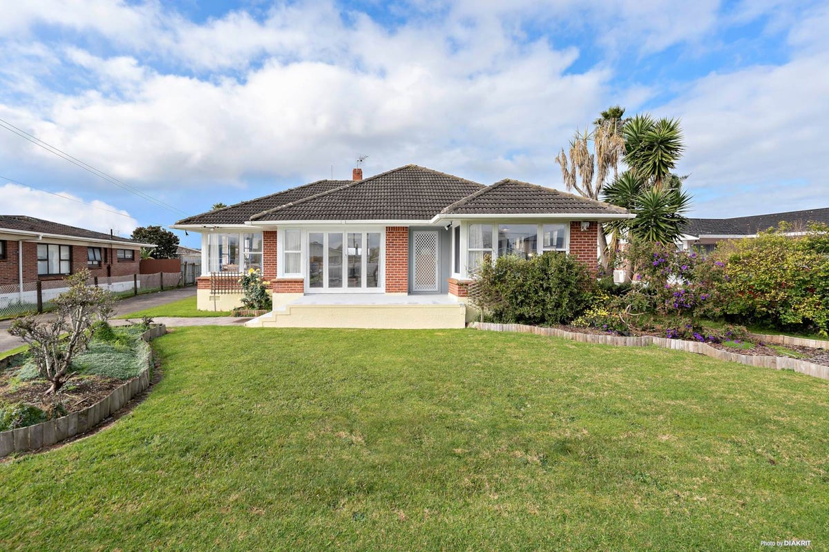 1/27 Buckingham Crescent, Papatoetoe, Auckland - Carousel 1