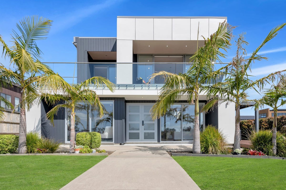 80 Weatherly Drive, Beachlands, Auckland - Carousel 1