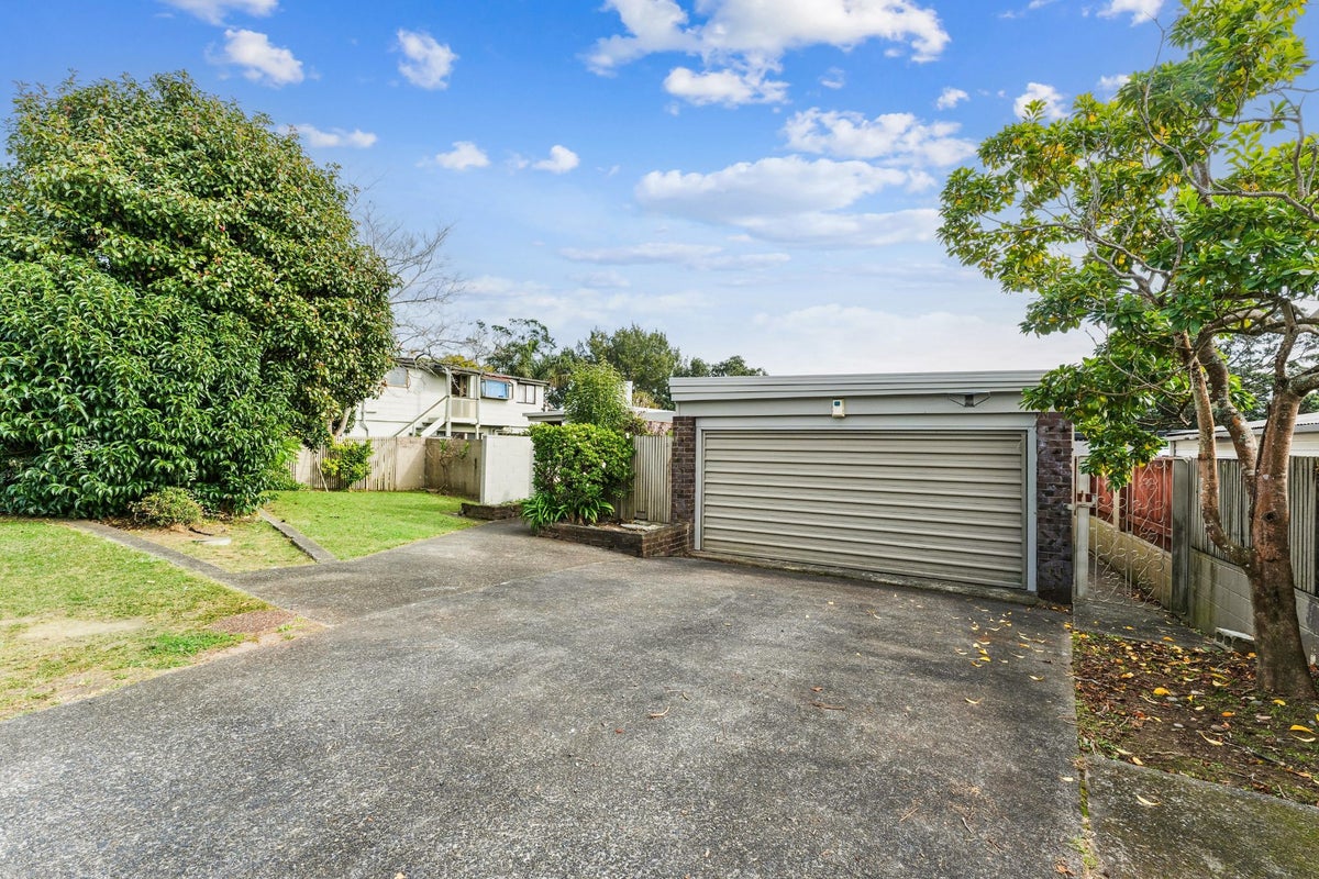 25 Bluewater Place, Wattle Downs, Auckland - Carousel 1