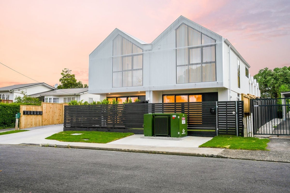 11 Paramu Avenue, Birkdale, Auckland - Carousel 1