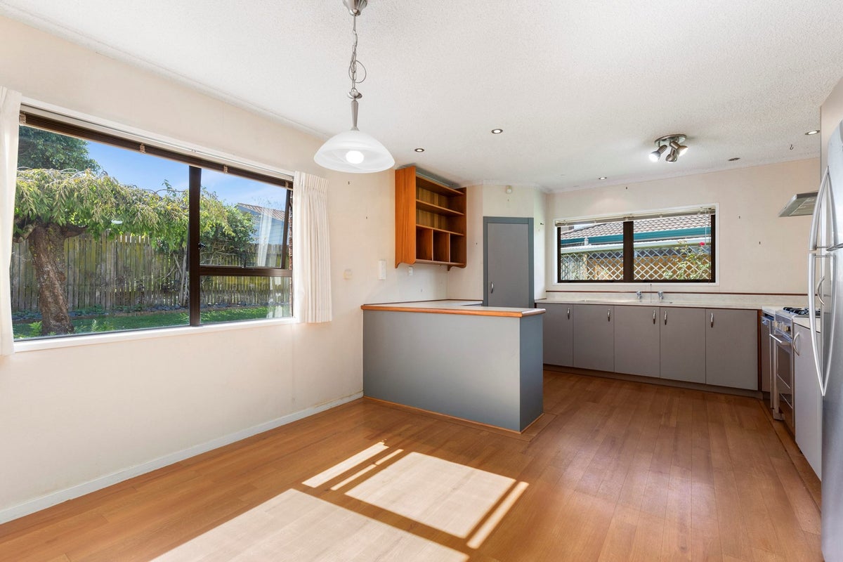 69 Carnoustie Drive, Wattle Downs, Auckland - Carousel 2