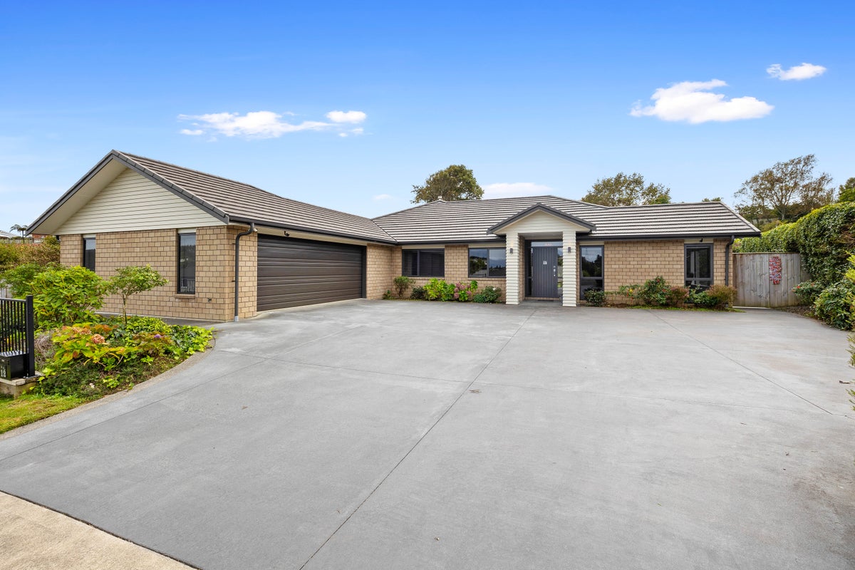 12 Anderson Way, Highlands Park, New Plymouth - Carousel 1