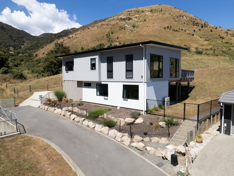 25 Devenish Place, Atawhai, Nelson - Carousel 1