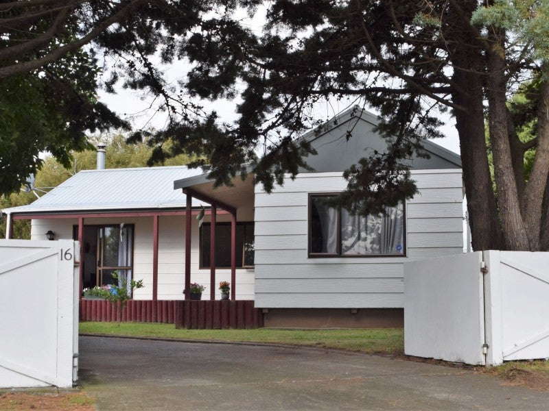 16 Tawa Street, Tokomaru, Palmerston North - Carousel 1