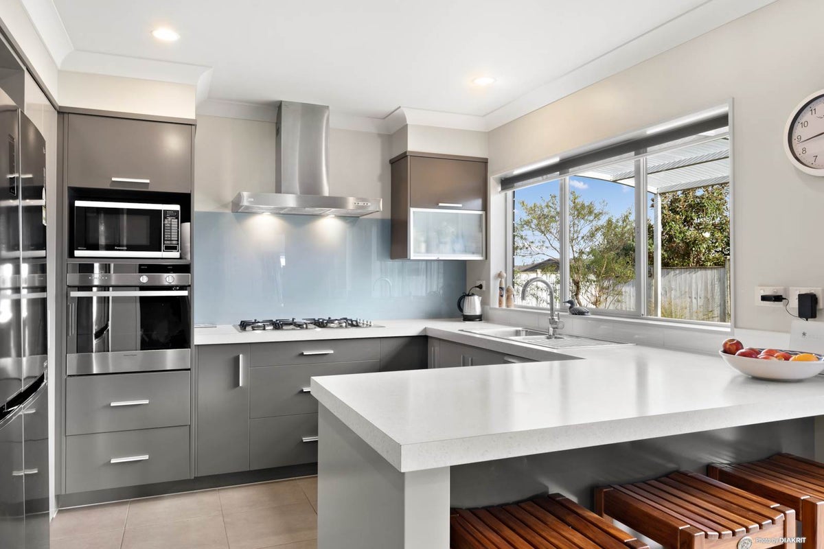 48 Hadley Wood Drive, Wattle Downs, Auckland - Carousel 2