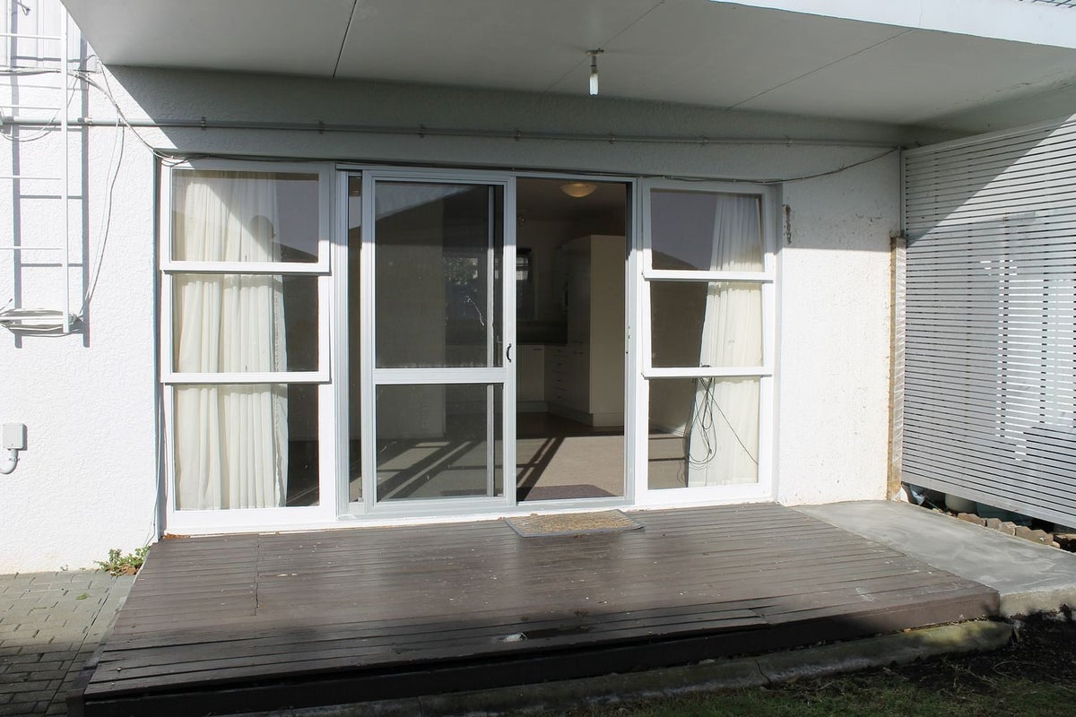 1/133 SHAKESPEARE RD, Milford, Auckland - Carousel 2