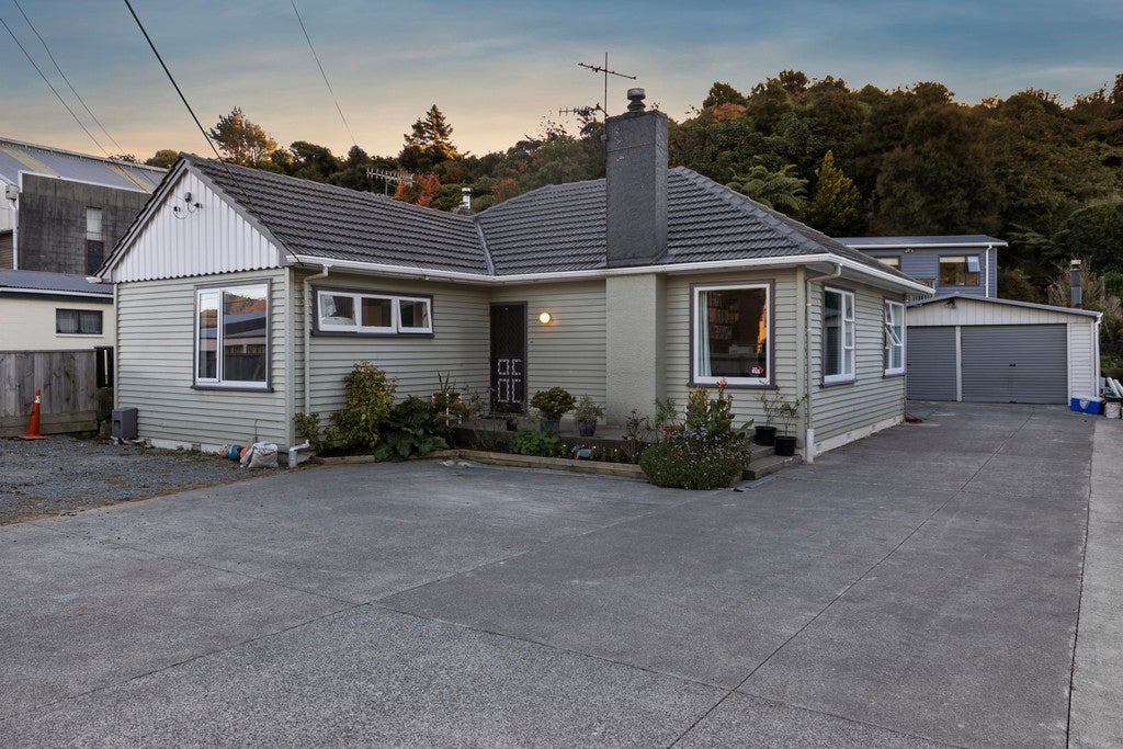 14 George Street, Stokes Valley, Lower Hutt - Carousel 1