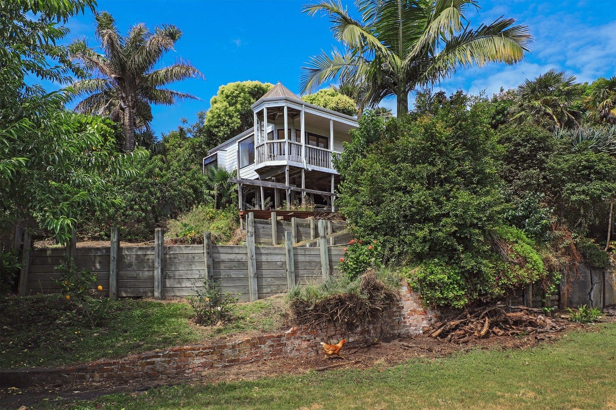 2 Hadfield Terrace, Bluff Hill, Napier - Carousel 2