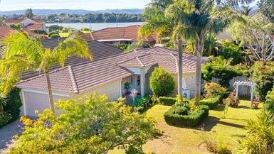 6 Castlehill Court, Wattle Downs, Auckland - Carousel 1