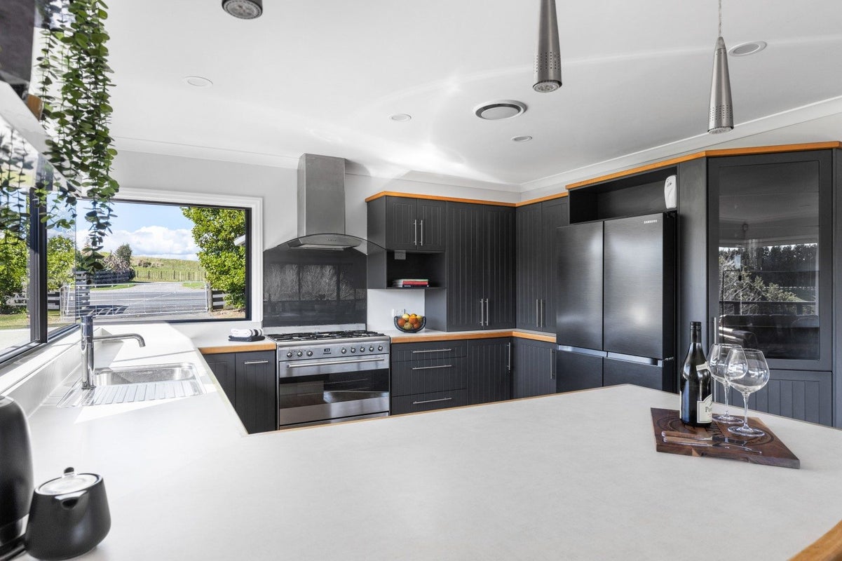 354 Henwood Road, Hillsborough, New Plymouth - Carousel 2