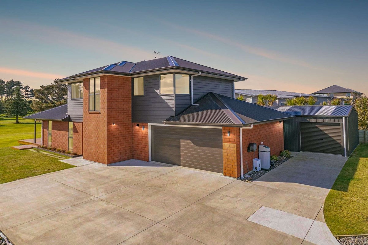 31 Golf Vue Place, Castlecliff, Whanganui - Carousel 1