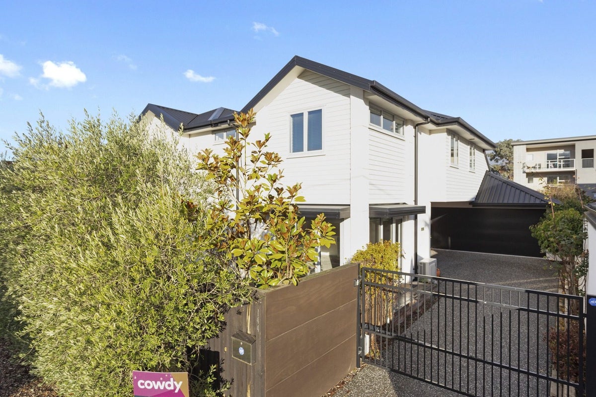 144A Holly Road, St Albans, Christchurch - Carousel 1