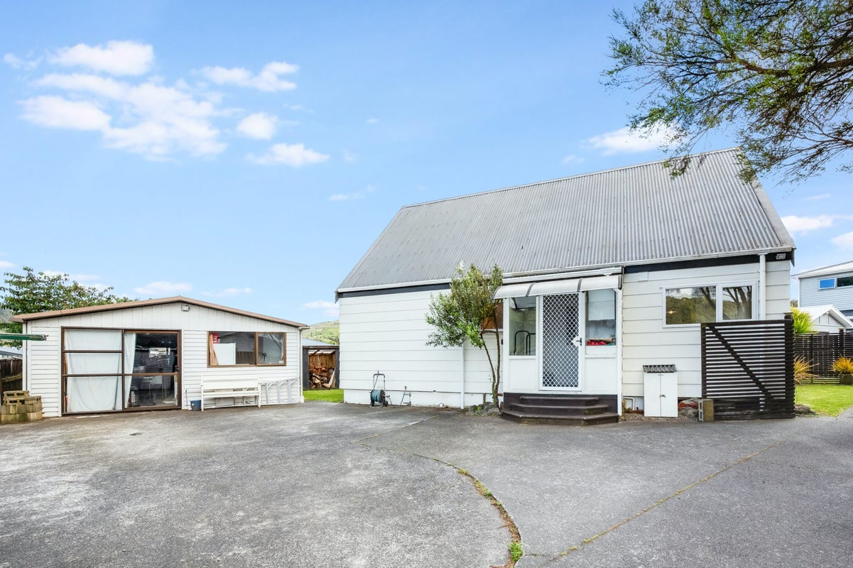 41 Rata Street, Wainuiomata, Lower Hutt - Carousel 24