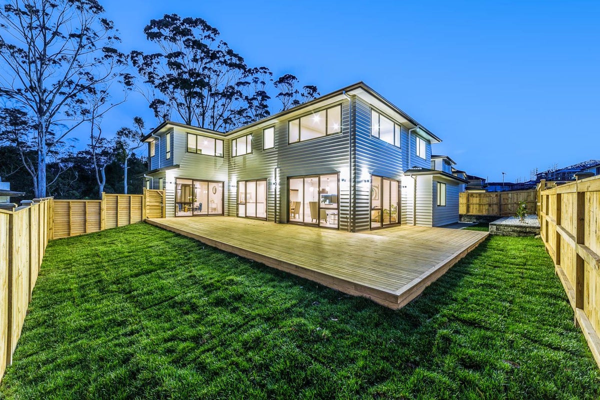 11 David Rogers Lane, Swanson, Auckland - Carousel 1