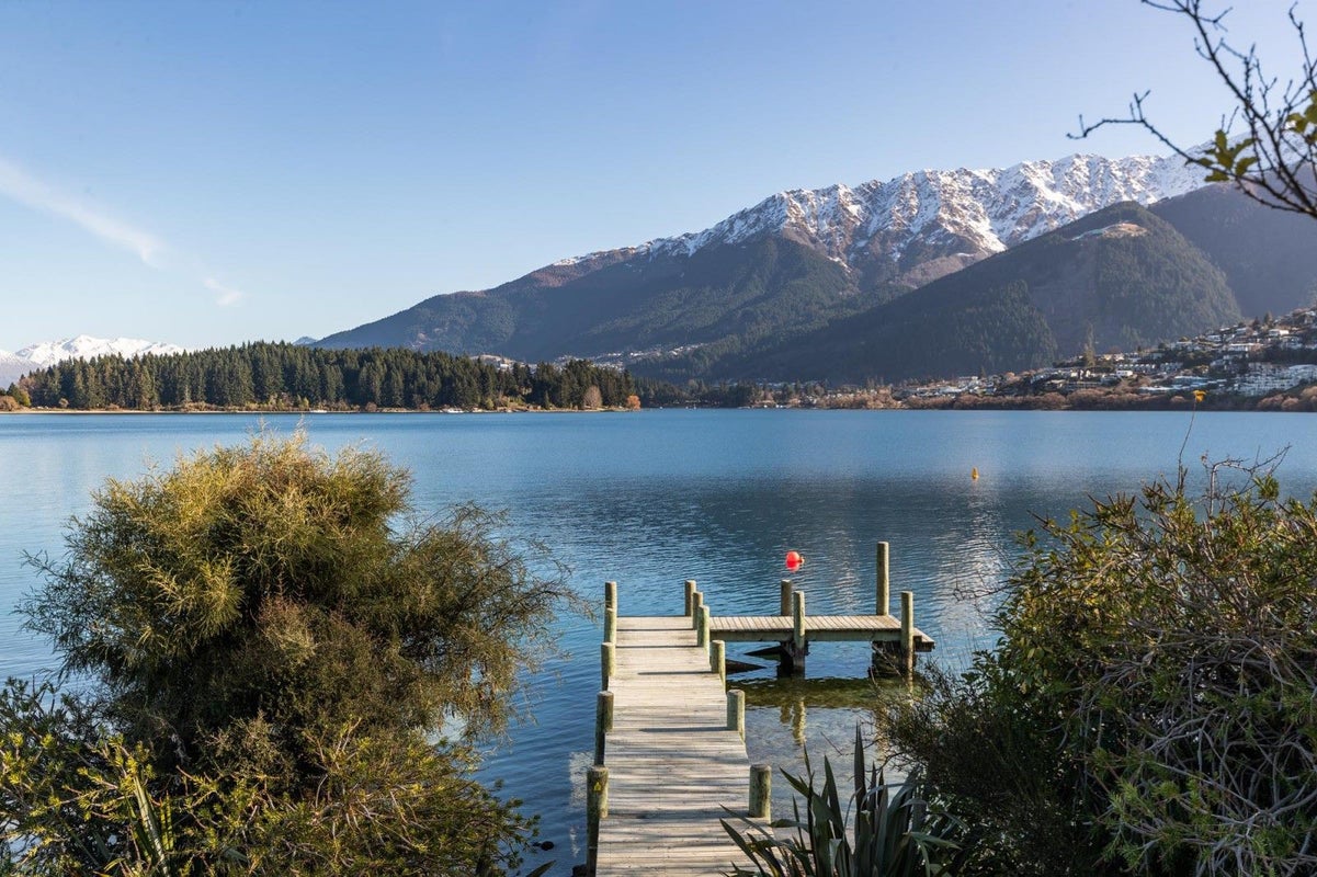 37A Bay View Road, Kelvin Heights, Queenstown - Carousel 1