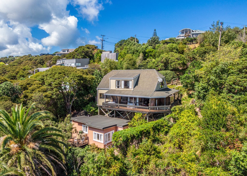 8 Tawa Street, Oneroa, Waiheke Island - Carousel 2