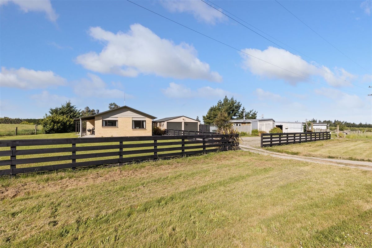26 Criglingtons Road, Sefton, Sefton - Carousel 1